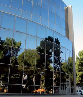 università