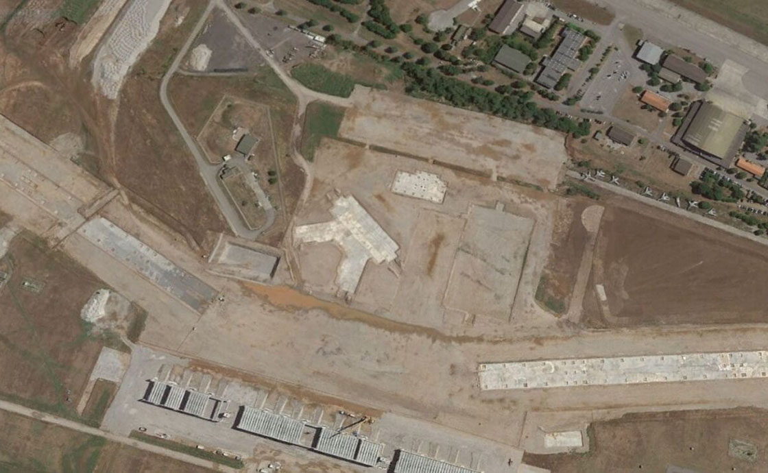 Vista dall'alto cantiere per realizzazione di hangar di manutenzione, linee di volo, polo tecnologico, centrali elettriche