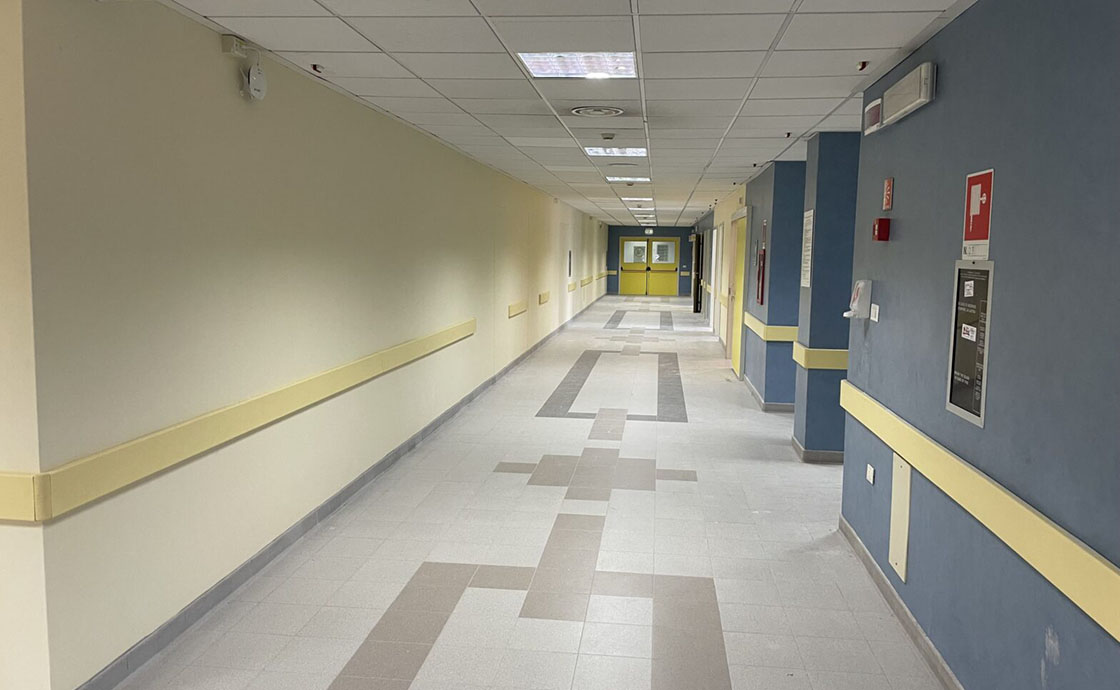 Vista del reparto di terapia semi-intensiva presso il padiglione Palermo dell’A.O.R.N. Cardarelli di Napoli