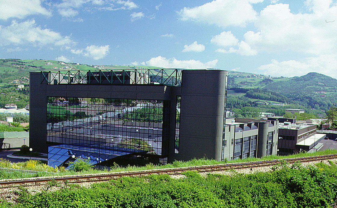 Palazzo Poste Italiane Potenza vista dall'esterno