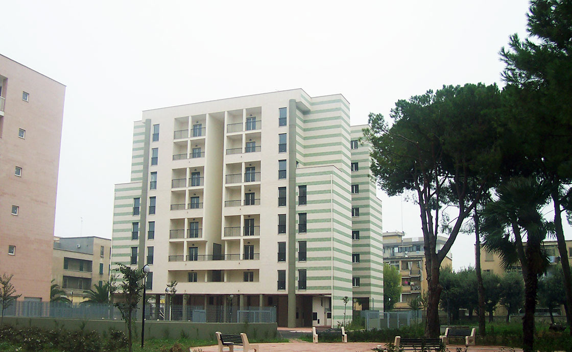 Esterni case popolari Via Buozzi Bari