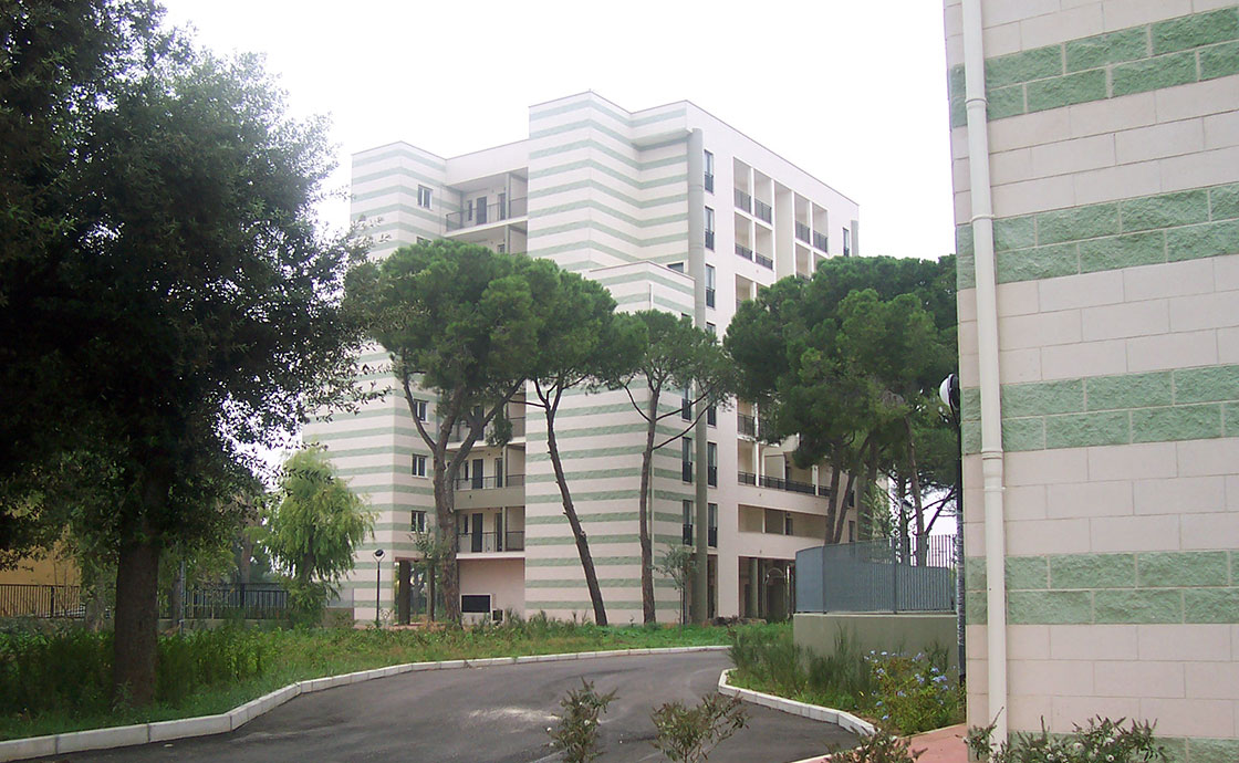 Esterni case popolari Via Buozzi Bari