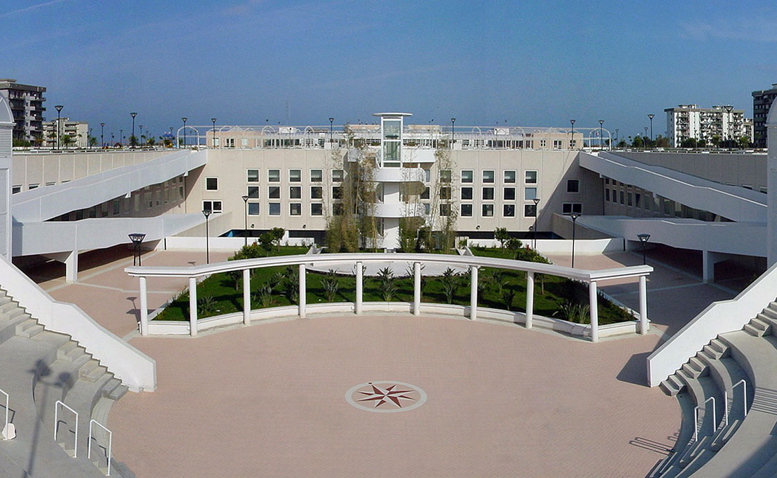 Centro Commerciale Japigia Bari anfiteatro