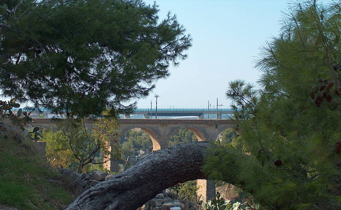 Raddoppio del tracciato linea ferroviaria Bari – Taranto vista del ponte ferroviario