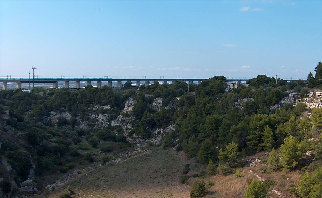 Il ponte ferroviario della linea Bari – Taranto