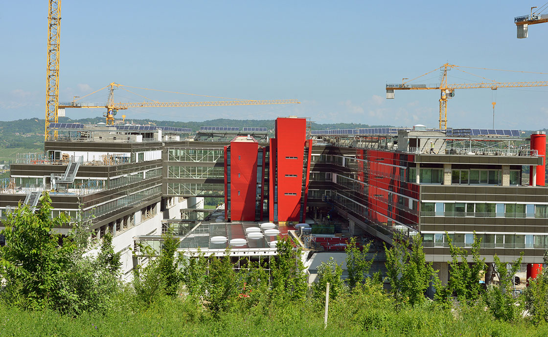 Vista esterni durante i lavori al nuovo ospedale Bra