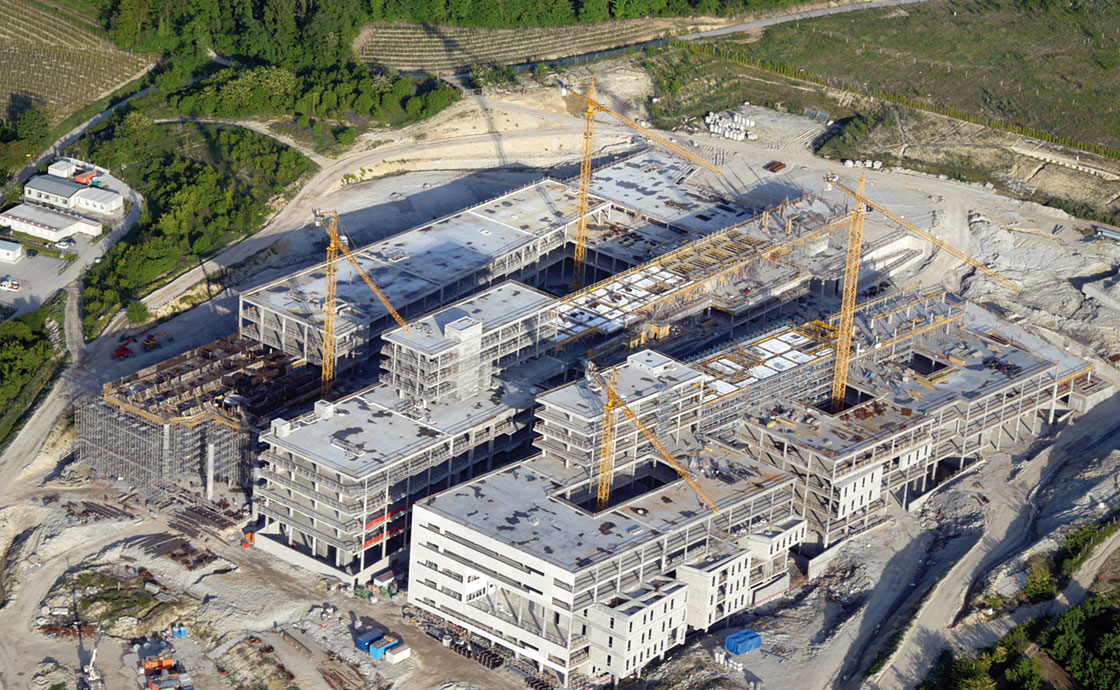 Vista dall'alto durante i lavori al nuovo ospedale Bra