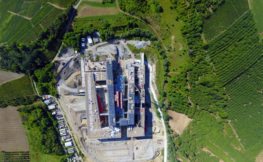 Vista dall'alto durante i lavori al nuovo ospedale Bra