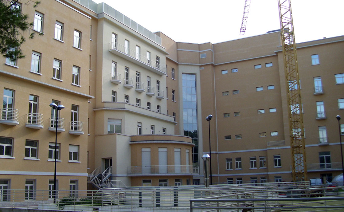 Vista esterni ospedale oncologico Cotugno di Bari