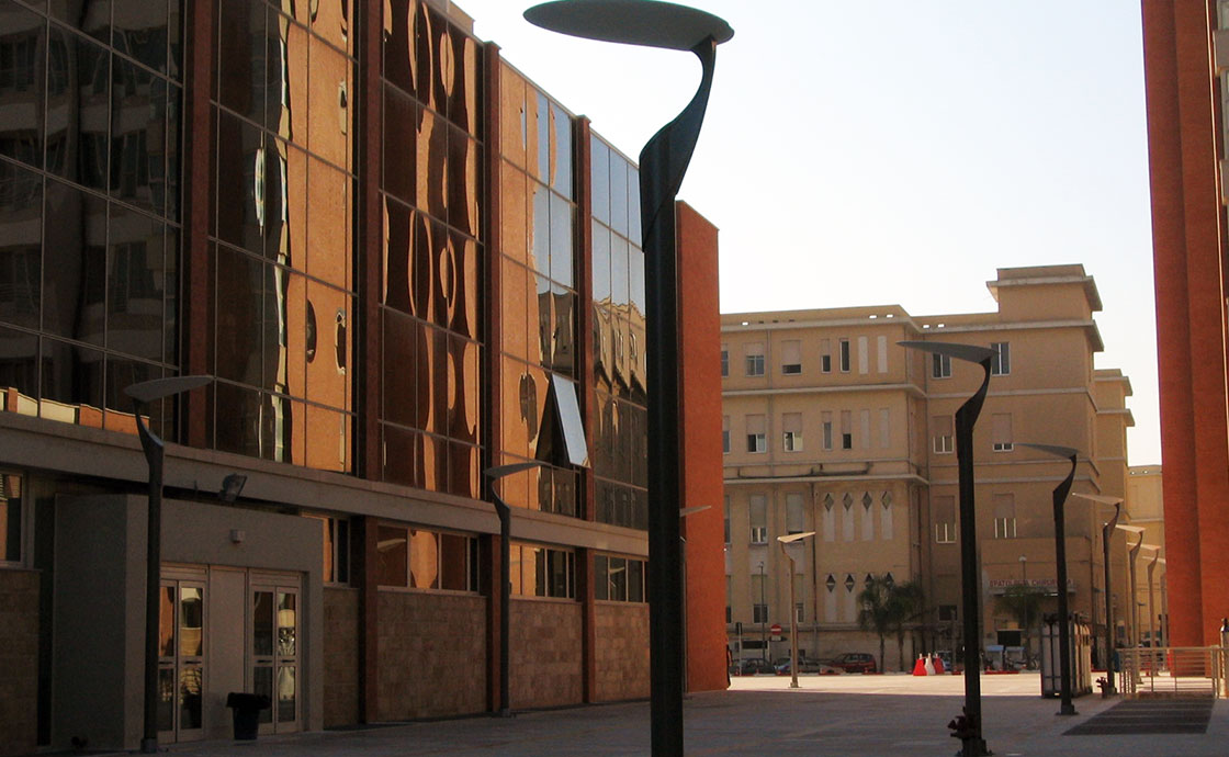 Vista laterale del palazzo di Biomedica al Policlinico di Bari