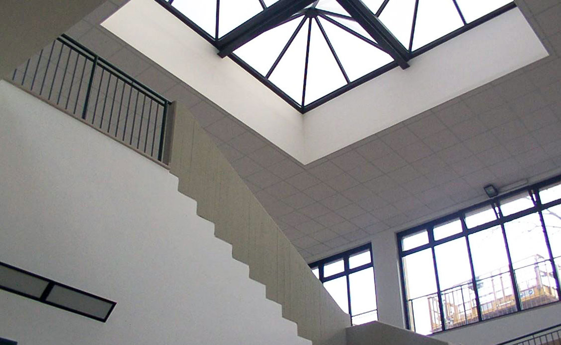 Interni della centro formazione alla fermata Parco Sud della stazione di Bari