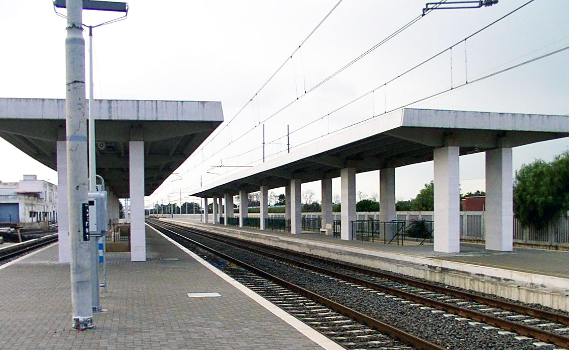 Pensiline della stazione Parco Sud di Bari