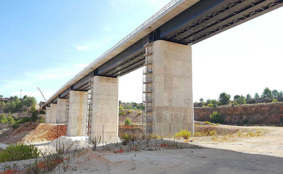 Lavori al ponte del tratto della linea ferroviaria Bari S.Andrea-Bitetto