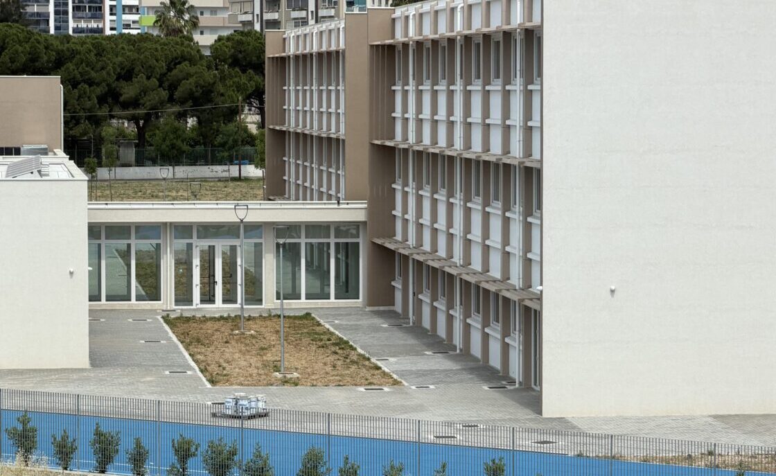 Vista edificio e corridoio